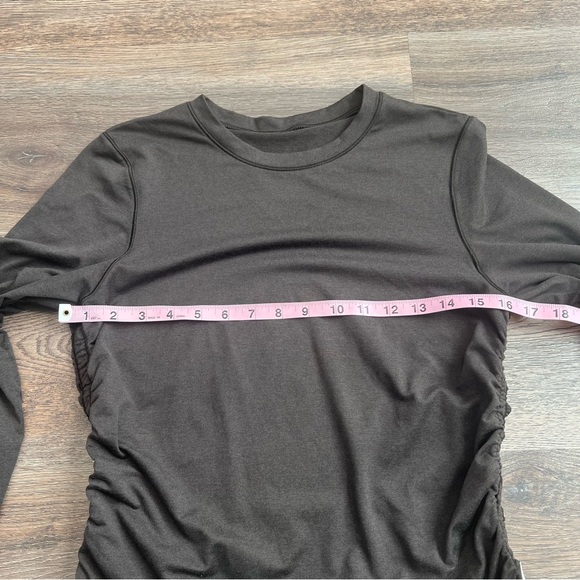 Vuori Women’s Chocolate Brown Long Sleeve Ruched Side Top PTP 16” Small - Picture 9 of 10